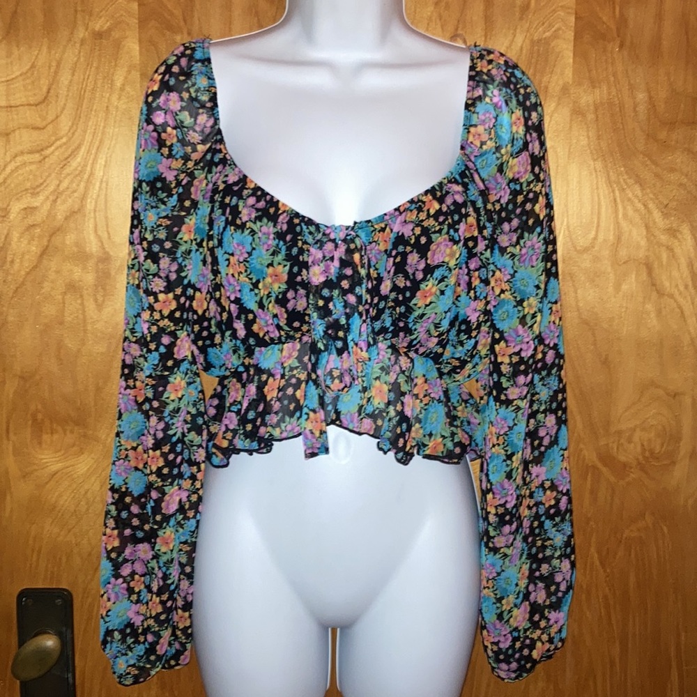 WILD HONEY BOHO FLORAL CROPPED RUFFEL BLOUSE - BNWT - SIZE M